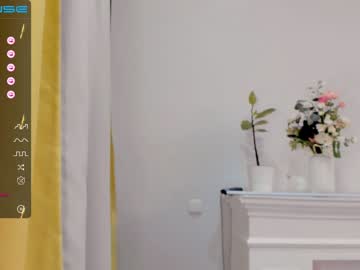 girl small_blondee image #2664046