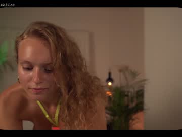 girl chillwithkira image #2415038