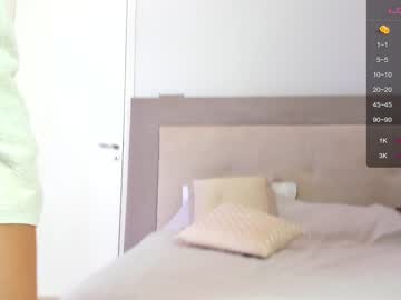 girl look_at_show image #5025726