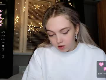 girl small_blondee image #5846335