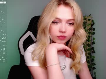 girl small_blondee image #3830874