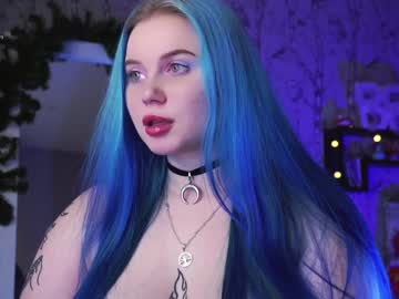 girl moon_valkyriie image #7012907