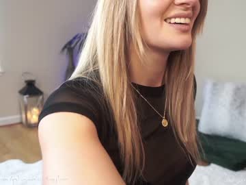 girl phoenix_taylor image #3898120