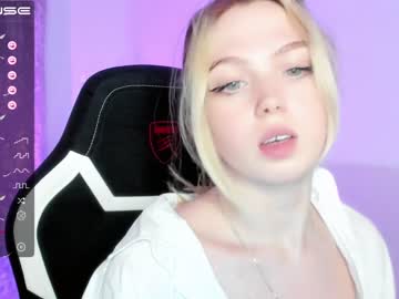 girl small_blondee image #3920138