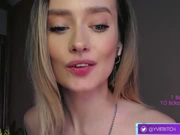 girl _yvie_ image #3579425