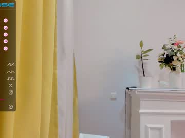 girl small_blondee image #2656537