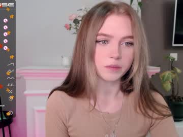 girl small_blondee image #2884131