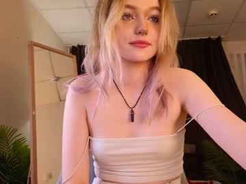 girl just_mia_ image #7050753