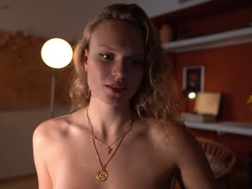 girl chillwithkira image #2843734
