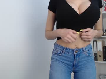girl eat_mee_out image #1886347