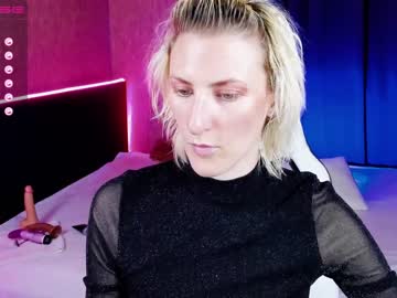 girl eva__blonde image #2109585