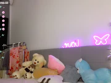 girl small_blondee image #4582649