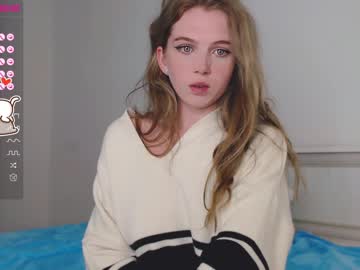 girl small_blondee image #3086905