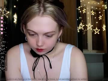 girl small_blondee image #6148016