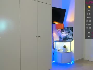 girl look_at_show image #4902697