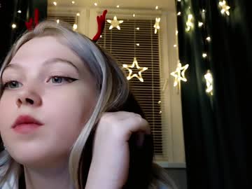 girl small_blondee image #5961390