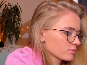 girl linellali image #2633066