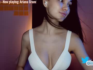 girl hollyextra image #2130739