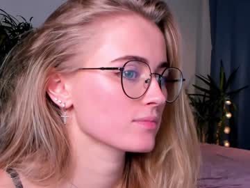 girl linellali image #2670481