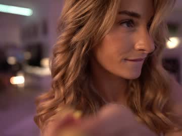 girl hannahjames710 image #4359452
