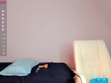 girl maeve_min image #3162540