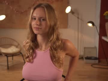 girl chillwithkira image #2700433