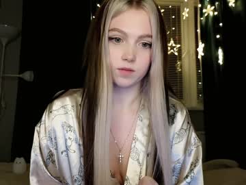 girl small_blondee image #5666940