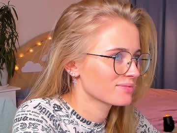 girl linellali image #2628503