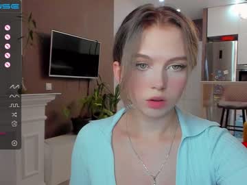 girl small_blondee image #2677690