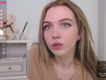 girl small_blondee image #3064302