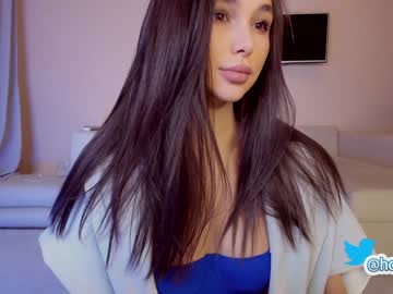 girl hollyextra image #3343964