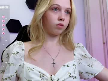 girl small_blondee image #4394471