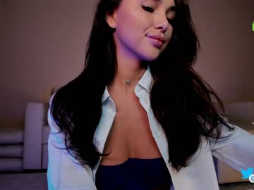 girl hollyextra image #3987841