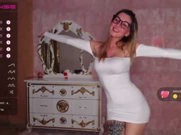 girl welcome2pleasureland image #3137996