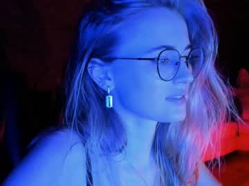 girl linellali image #2908822