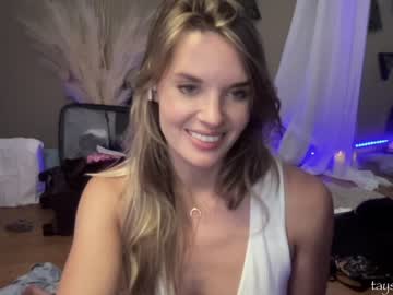 girl phoenix_taylor image #2351715
