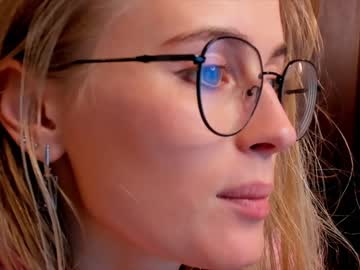 girl linellali image #2734638