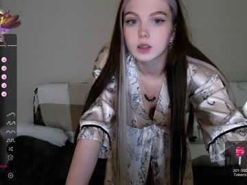 girl small_blondee image #5548541