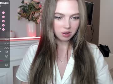 girl small_blondee image #2763603