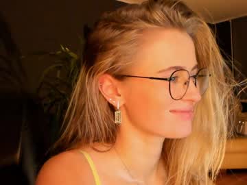 girl linellali image #2900274