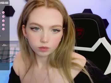 girl small_blondee image #4579640