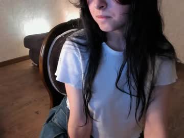 girl carolemilys image #5131294