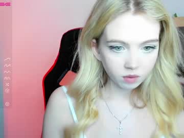 girl small_blondee image #3737702