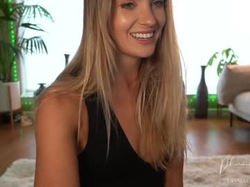 girl phoenix_taylor image #1906254