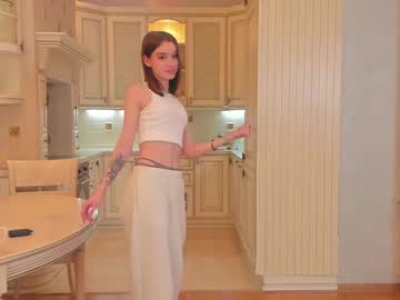 girl harrieteasley image #6980526