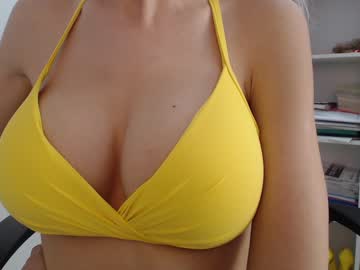 girl eat_mee_out image #2161209