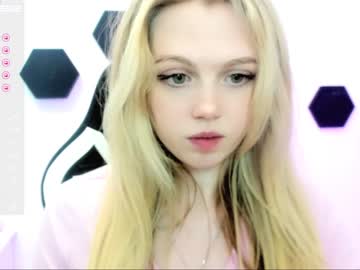 girl small_blondee image #3970926