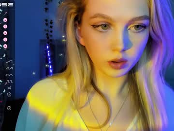 girl small_blondee image #3926404