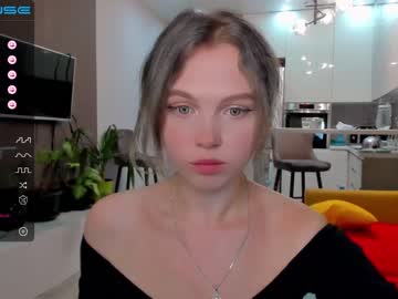 girl small_blondee image #2664259