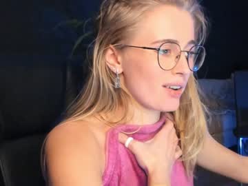 girl linellali image #2850296